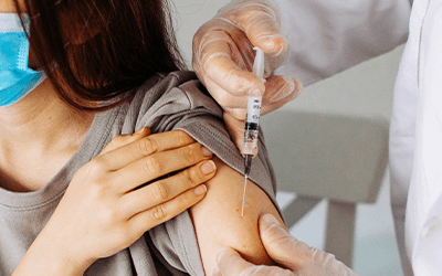 Μύθοι και αλήθειες σχετικά με τα εμβόλια COVID-19